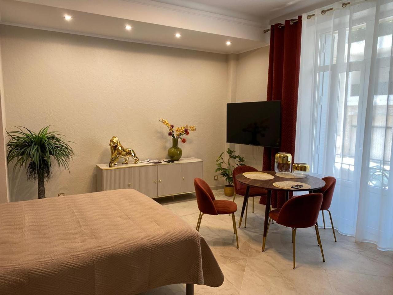 Extraordinaire Grand Studio Au Centre 6 Minutes A Pied De La Plage Et L'Hotel Negresco Nice Exteriér fotografie